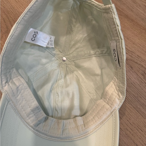 Cos light green baseball cap - Picture 3 of 4